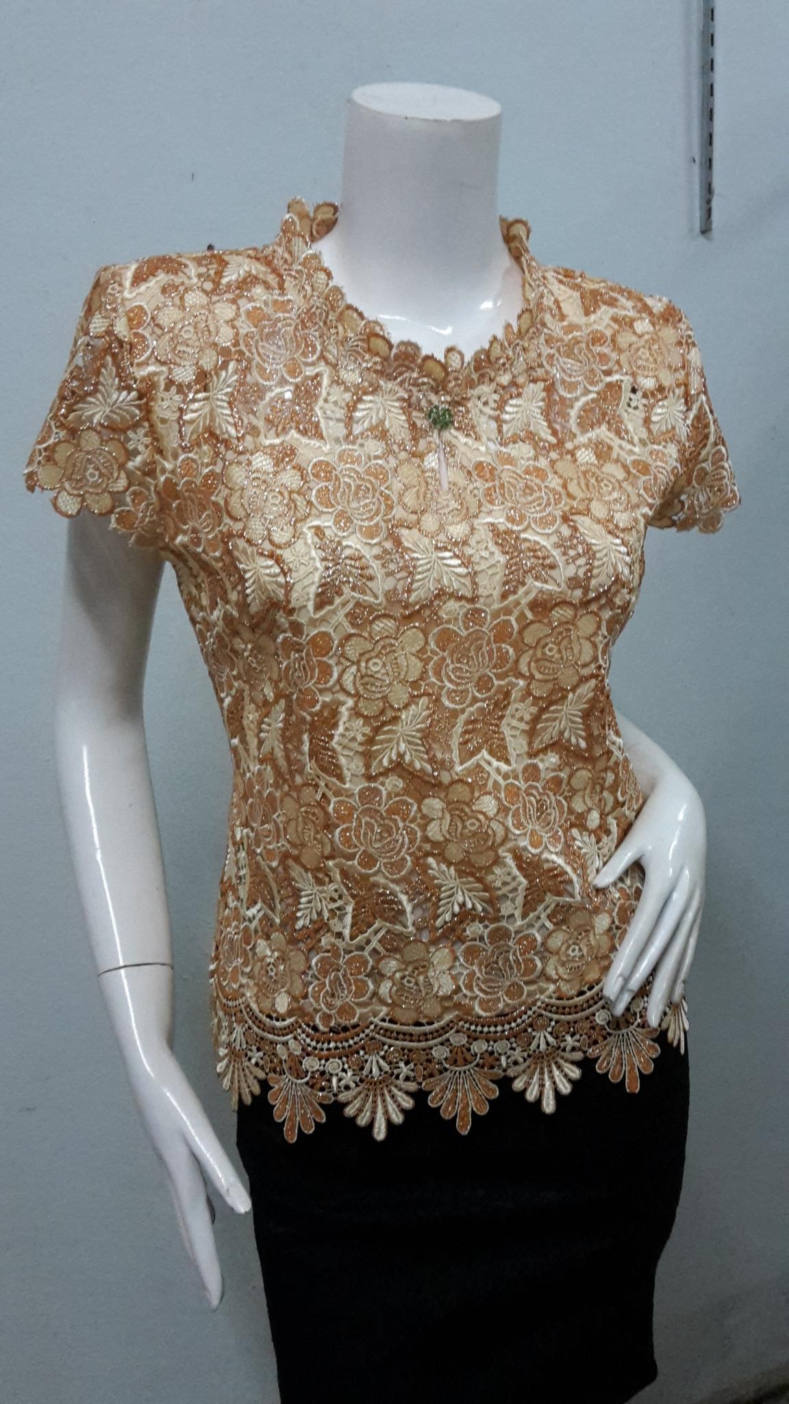 เสื้อลูกไม้สีทอง เสื้อผ้าไทยสีทองน่ารัก จับแมทเสื้อผ้าได้ง่ายทั้งกางเกง กางเกง หรือผ้าถุงไทย