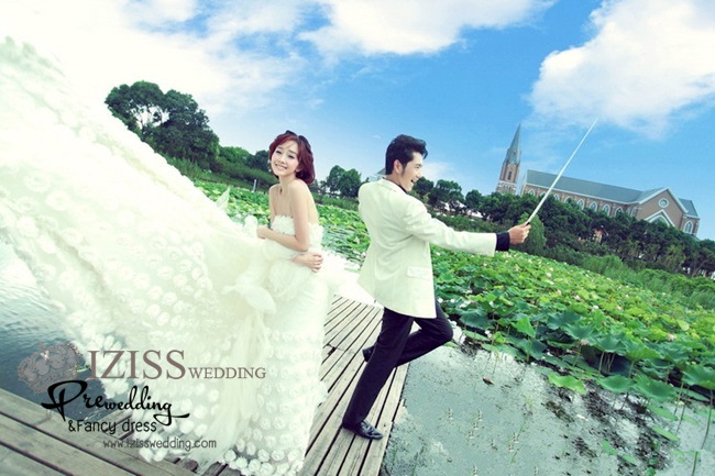 PW004 - **เลิกผลิตค่ะ** ชุดคู่ถ่ายพรีเวดดิ้ง (prewedding dress) & ชุดแต่งงานแฟนซี (Fancy wedding dress)ชายหญิง "ธีมสีขาว-ดำ"