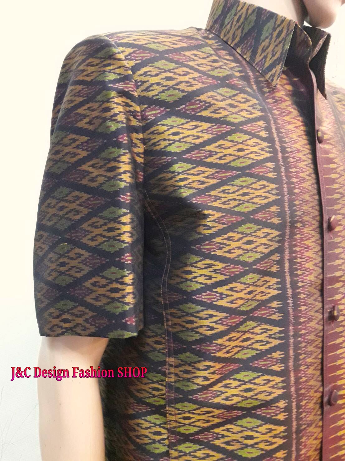 เสื้อสูทชายไหมแท้มัดหมี่ตีนแดง100% เสื้อสูทชายไหมแท้100% สูทผ้าไทยชาย ซาฟารีผ้าไหมชาย สูทผ้าไหมมัดหมี่แท้สีแดงเลือดนกทอมือ5 สี