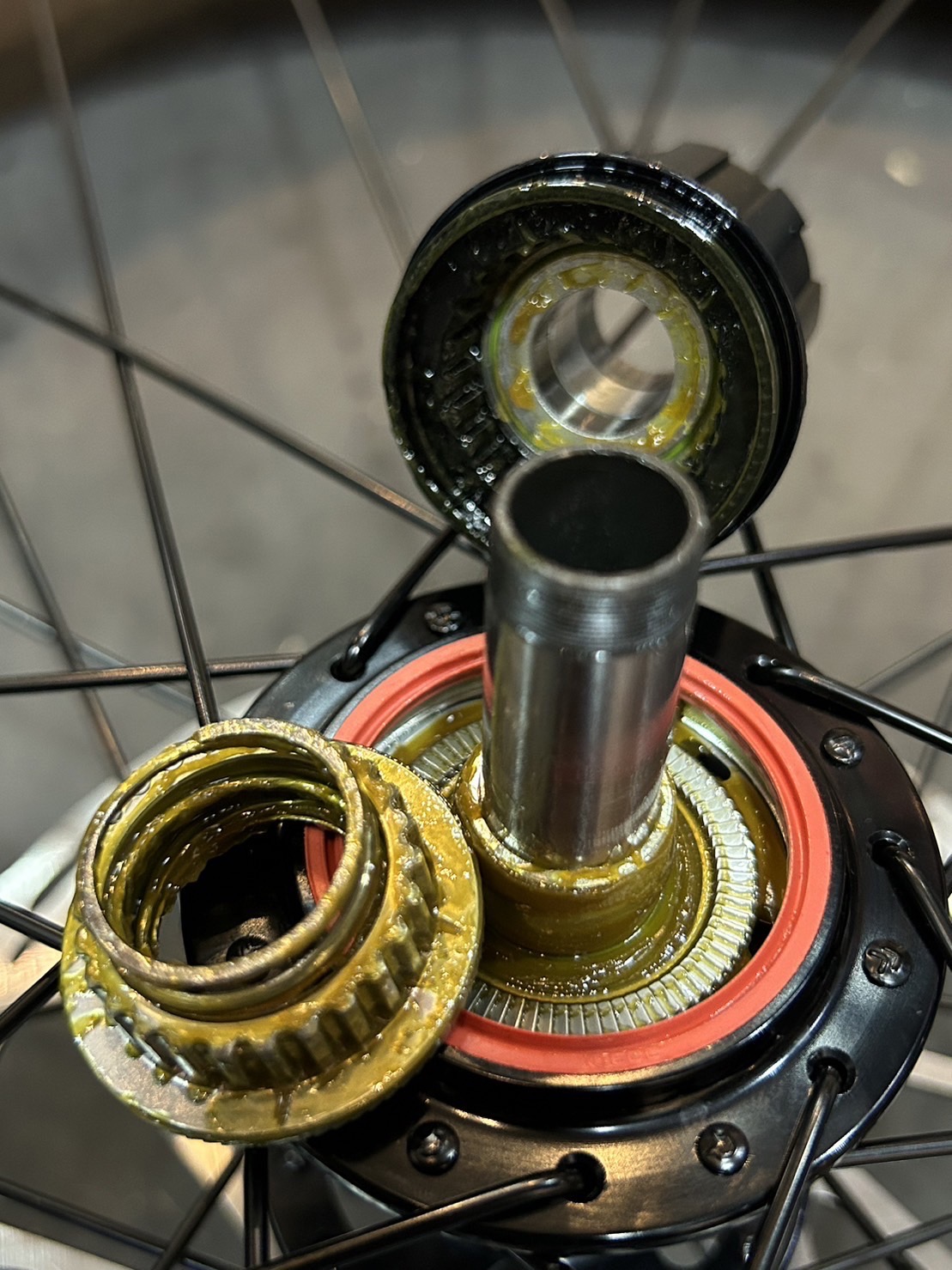 JAVA : 𝗦𝗔𝗟𝗧𝗔𝗙𝗢𝗦𝗦𝗜 𝗖𝗮𝗿𝗯𝗼𝗻 จักรยานเสือภูเขา Full-Suspension เฟรมคาร์บอน เกียร์ Shimano Deore 12 สปีด ดิสน้ำมัน