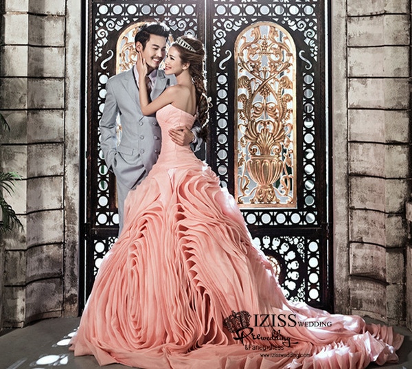 PW428- **พรีออเดอร์**ชุดคู่ถ่ายพรีเวดดิ้ง (prewedding dress) & ชุดแต่งงานแฟนซี (Fancy wedding dress)ชายหญิง "ธีมสีส้มอ่อน-สีเทา"