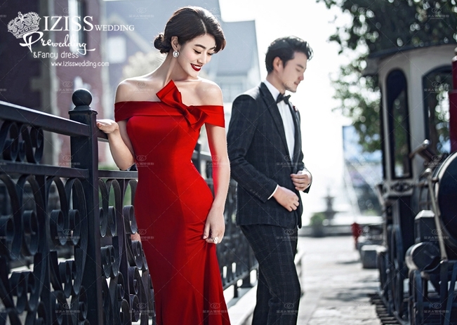 PW336- **พรีออเดอร์ค่ะ** ชุดคู่ถ่ายพรีเวดดิ้ง (prewedding dress) & ชุดแต่งงานแฟนซี (Fancy wedding dress)ชายหญิง "ธีมสีเเดง-ดำ"