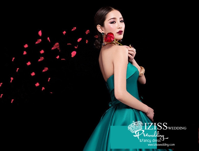 PW302 - **พร้อมส่งทั้งเซ็ทค่ะ** ชุดคู่ถ่ายพรีเวดดิ้ง (prewedding dress) & ชุดแต่งงานแฟนซี (Fancy wedding dress)ชายหญิง "ธีมสีเขียว"