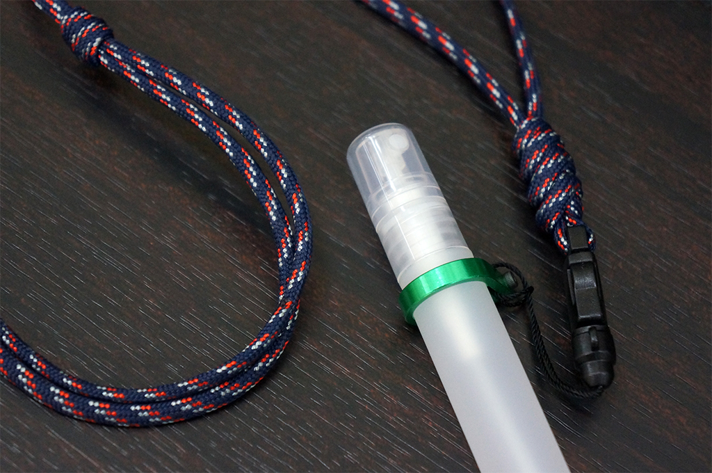 สายคล้องคอเชือก Paracord 550 พร้อมตัวแขวนCNC กับ ขวดสเปรย์ ขนาดพกพา 10ml