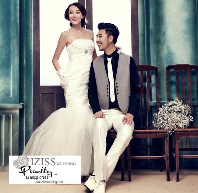 PW207 - Pre order ชุดคู่ถ่ายพรีเวดดิ้ง (prewedding dress) & ชุดแต่งงานแฟนซี (Fancy wedding dress)ชายหญิง "ธีมสีขาว-เทา"