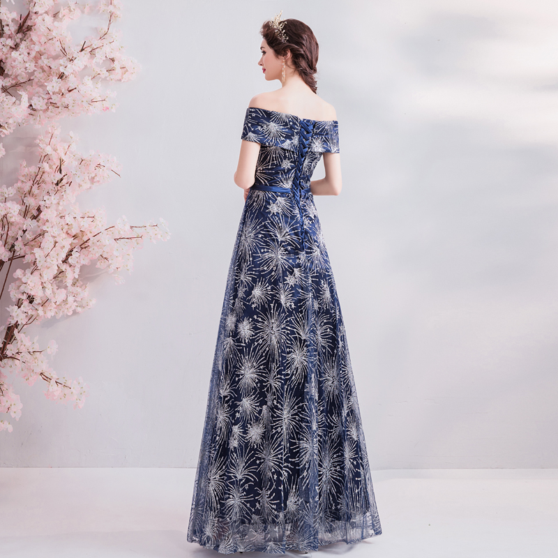 ชุดราตรีสีน้ำเงิน