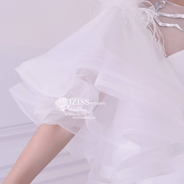 PW581- **พรีออเดอร์ค่ะ**ชุดคู่ถ่ายพรีเวดดิ้ง (prewedding dress) & ชุดแต่งงานแฟนซี (Fancy wedding dress)ชายหญิง "ธีมสีขาว"