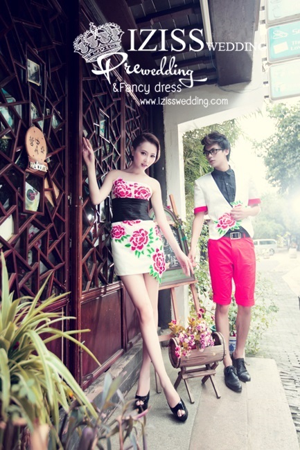 PW136 - Pre order ชุดคู่ถ่ายพรีเวดดิ้ง (prewedding dress) & ชุดแต่งงานแฟนซี (Fancy wedding dress)ชายหญิง "ธีมสีขาว-แดง"