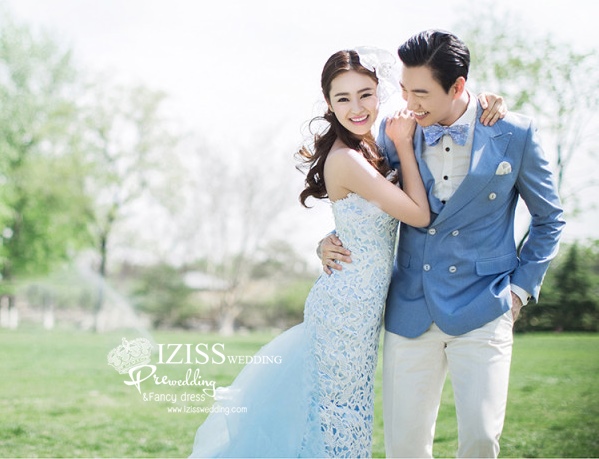 PW382 - **พรีออเดอร์**ชุดคู่ถ่ายพรีเวดดิ้ง (prewedding dress) & ชุดแต่งงานแฟนซี (Fancy wedding dress)ชายหญิง "ธีมสีฟ้า"