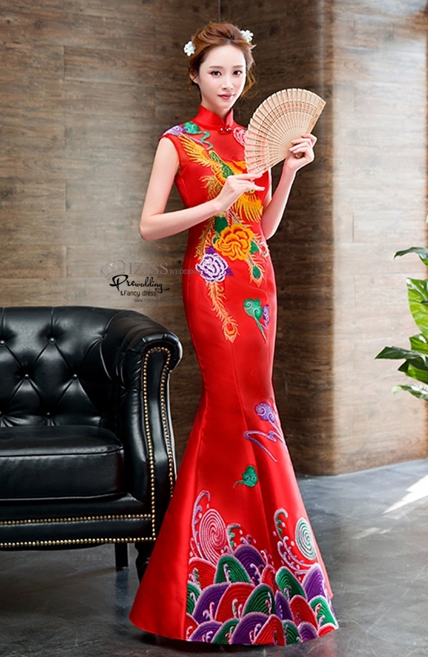 PW613- **พร้อมส่งสีแดง**ชุดกี่เพ้ายาว ชุดยกน้ำชา ชุดถ่ายพรีเวดดิ้ง (prewedding dress) & ชุดแต่งงานแฟนซี (Fancy wedding dress) "ธีมสีแดง"