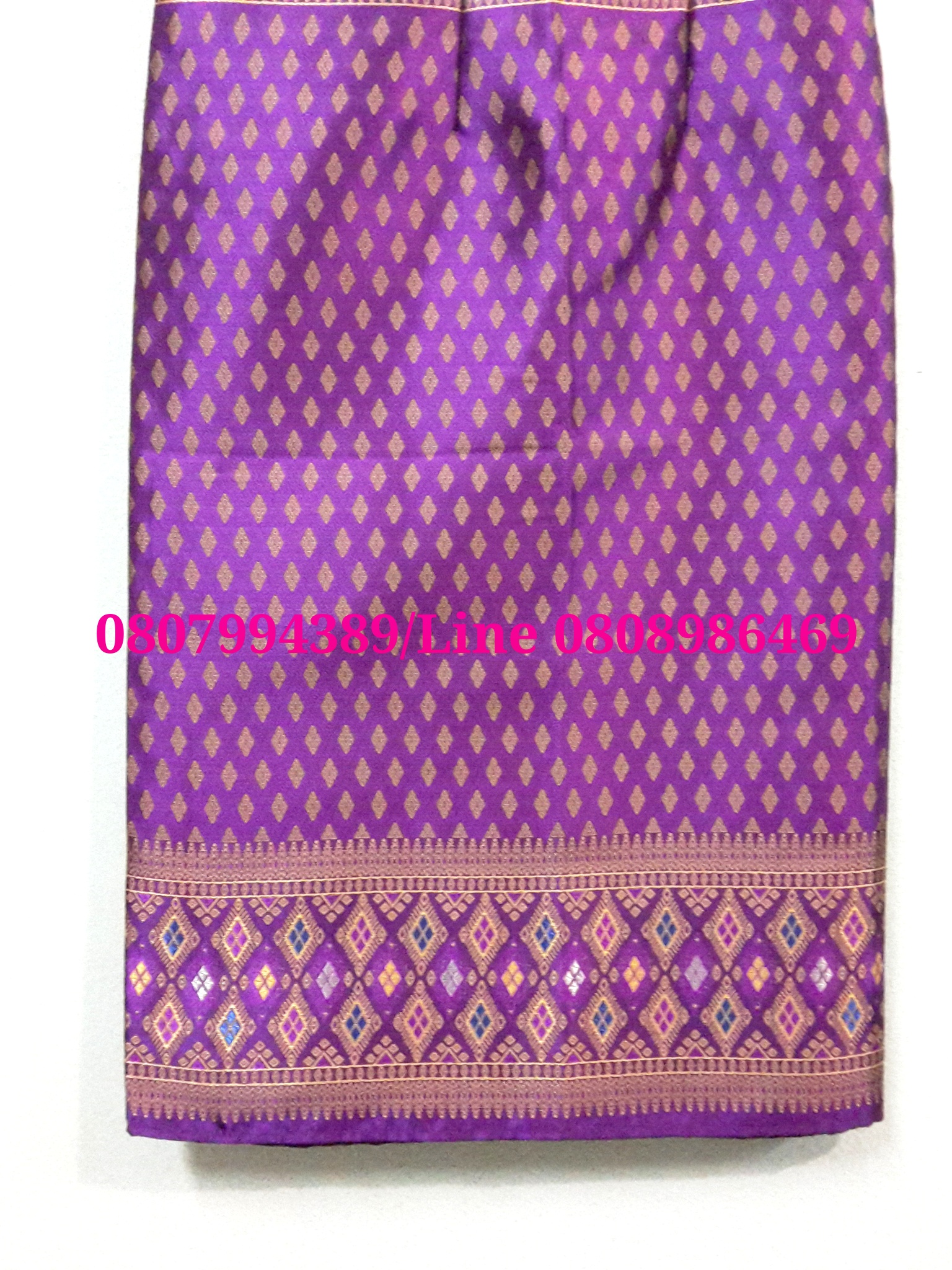 ผ้าซิ่นสำเร็จรูปผ้าซิ่นลาวแบบป้ายเลื่อนตะขอ ผ้าถุงสำเร็จรูป ผ้าซิ่นตีนจกไหมลาวสีม่วงเมทอลลิค