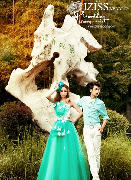 PW133 - Pre order ชุดคู่ถ่ายพรีเวดดิ้ง (prewedding dress) & ชุดแต่งงานแฟนซี (Fancy wedding dress)ชายหญิง "ธีมสีเขียว-ขาว"