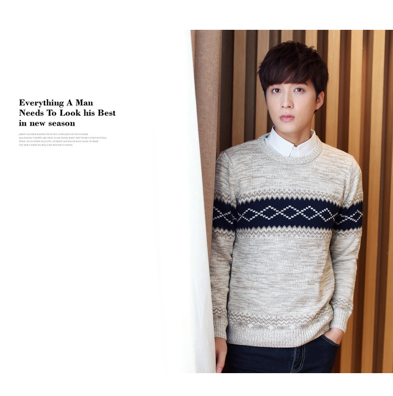 เสื้อไหมพรมผู้ชาย สีกากี ลายเท่ห์ที่ตัวเสื้อ คอกลม แขนยาว สเวตเตอร์ผู้ชาย ผ้าหนา ยืดหยุ่นได้ดี ใส่กันหนาว ใส่ไปเที่ยวต่างประเทศได้ ใส่เดี่ยวหรือทับด้วยโค้ท