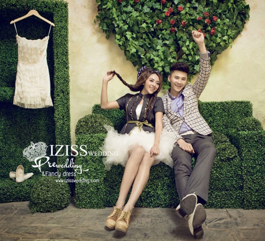 PW255- Preorder ชุดคู่ถ่ายพรีเวดดิ้ง (prewedding dress) & ชุดแต่งงานแฟนซี (Fancy wedding dress)หญิง "ธีมสีแดง"