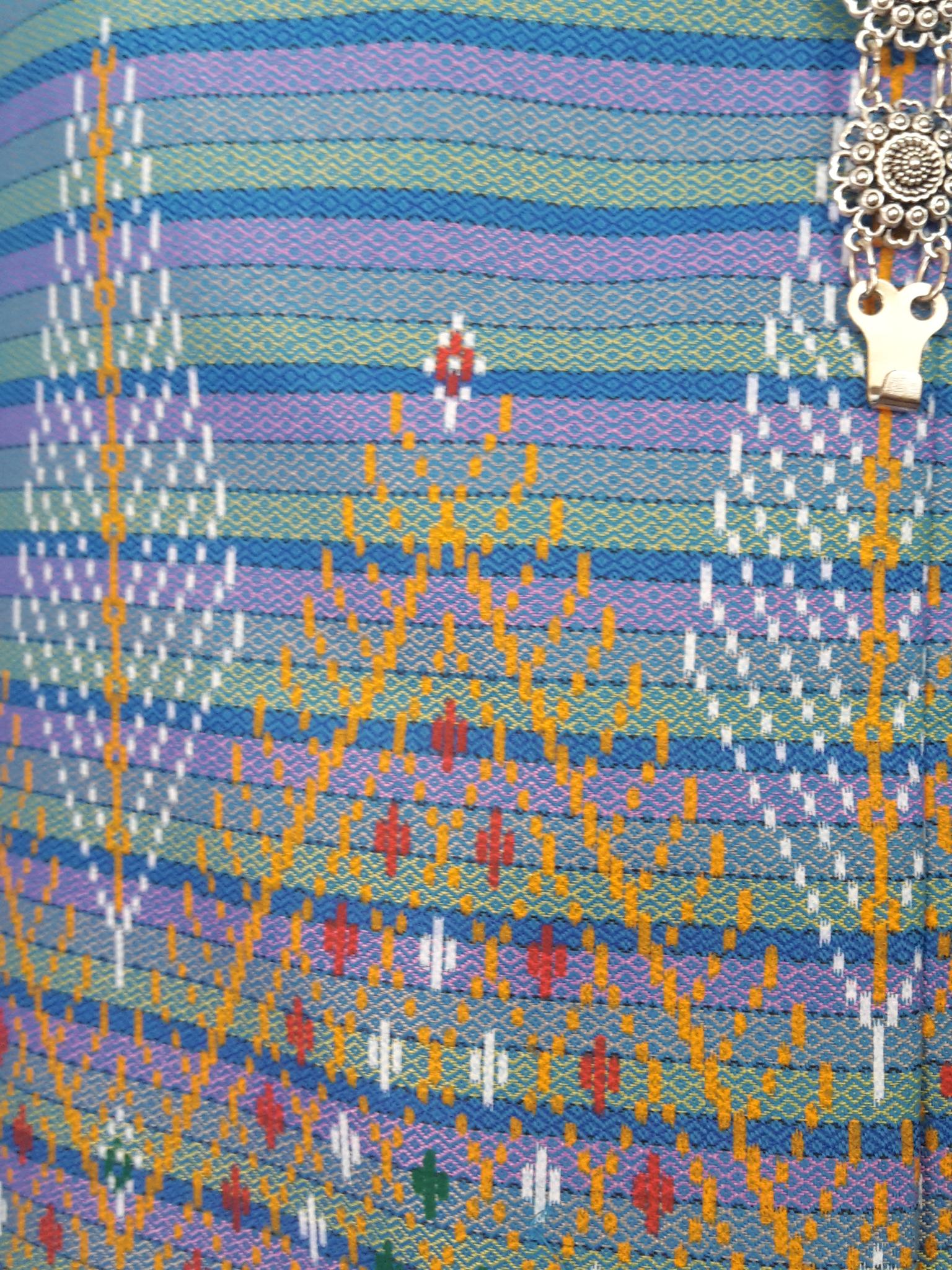 ผ้าซิ่นสำเร็จรูปผ้าซิ่นผ้าฝ้ายสีฟ้า แบบป้ายแต่ง 3 จีบกระดุมกระลา ผ้าถุงสำเร็จรูปสีฟ้า ผ้ามัดหมี่ตีนแดงสำเร็จสำเร็จรูป