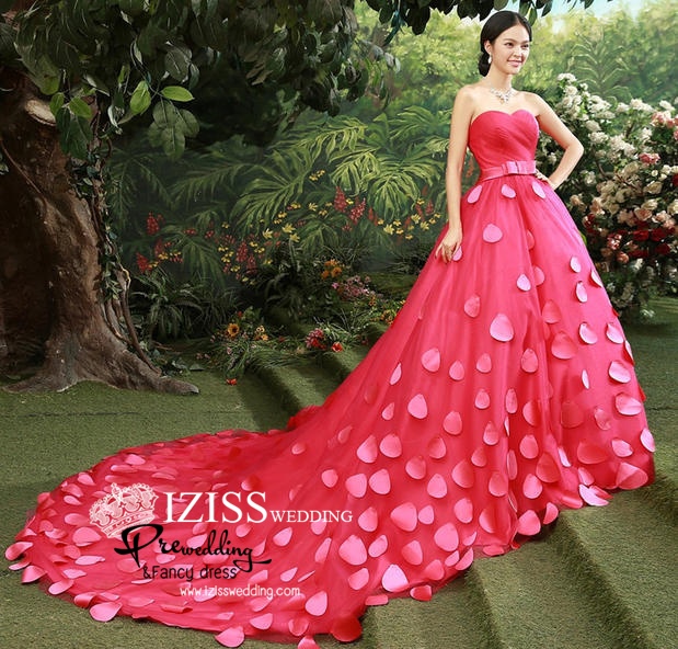 PW355 - **พรีออเดอร์ค่ะ** ชุดคู่ถ่ายพรีเวดดิ้ง (prewedding dress) & ชุดแต่งงานแฟนซี (Fancy wedding dress)ชายหญิง "ธีมสีชมพูอมแดง"