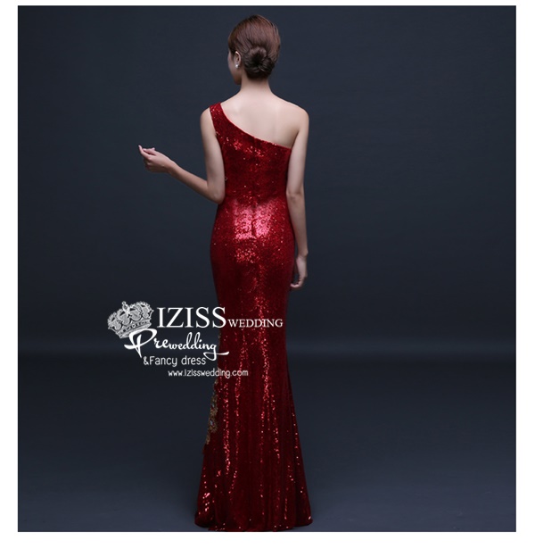 PW532 - **พรีออเดอร์มีสีแดงและสีน้ำเงินค่ะ** ชุดกี่เพ้าเลื่อมสีแดงแขนสั้นประดับลายดอกไม้ ชุดยกน้ำชา ชุดคู่ถ่ายพรีเวดดิ้ง (prewedding dress) & ชุดแต่งงานแฟนซี (Fancy wedding dress)ชายหญิง "ธีมสีแดง น้ำเงิน"