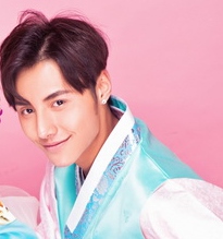 PW373 - **พรีออเดอร์เช่า 5,500 ชุดฮันบกเกาหลีทั้งเซ็ทค่ะ** ชุดคู่ถ่ายพรีเวดดิ้ง (prewedding dress) & ชุดแต่งงานแฟนซี (Fancy wedding dress)ชายหญิง "ธีมสีครีมเขียวอ่อน"