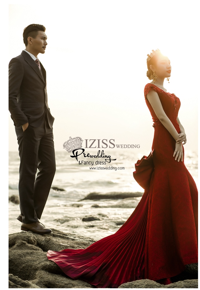 PW362 - **พร้อมส่งเฉพาะชุดผญ.ค่ะ** ชุดคู่ถ่ายพรีเวดดิ้ง (prewedding dress) & ชุดแต่งงานแฟนซี (Fancy wedding dress)ชายหญิง "ธีมสีแดง-ดำ"