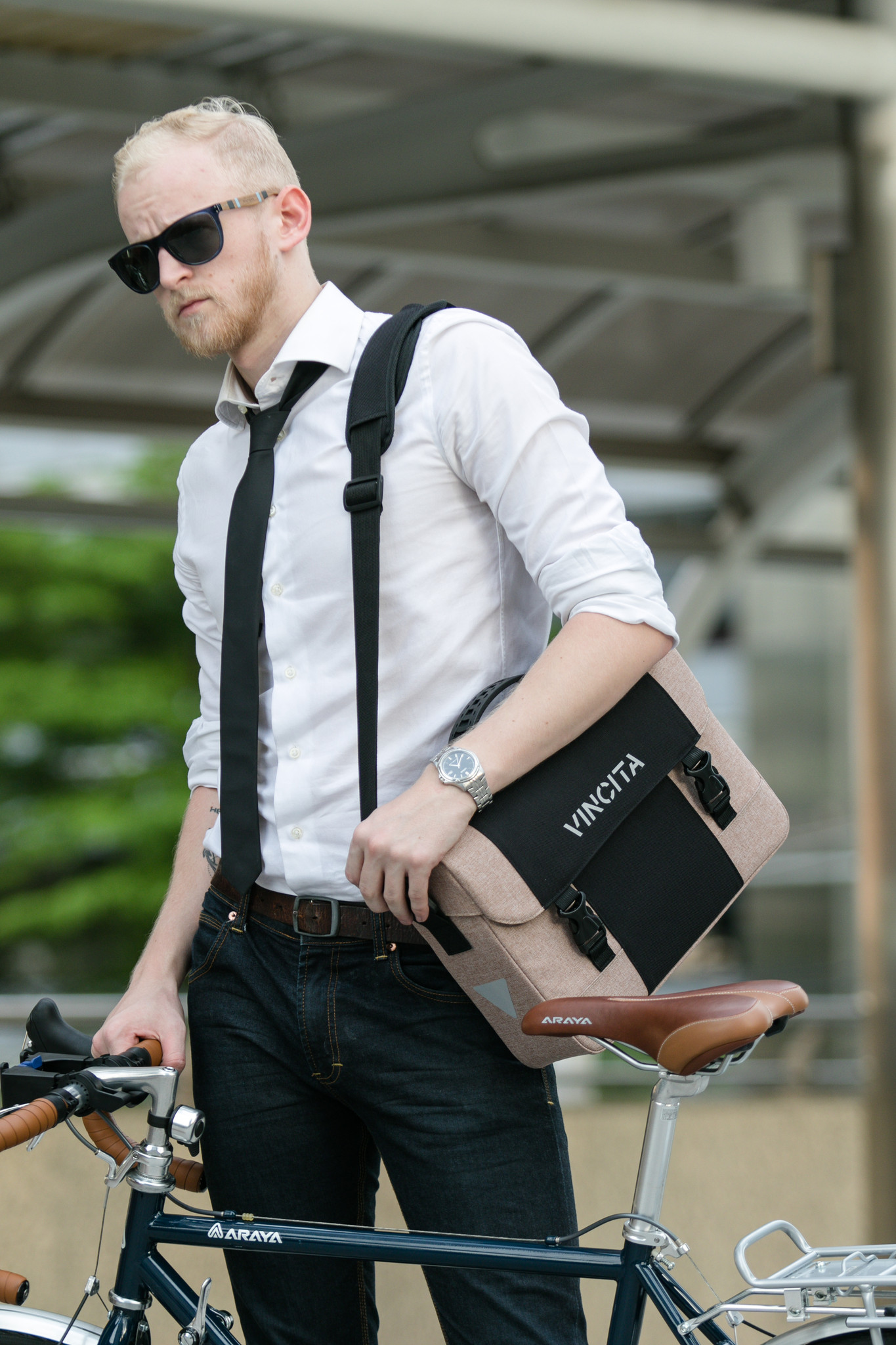 VINCITA : B205U กระเป๋าแมสเซนเจอร์ Bard