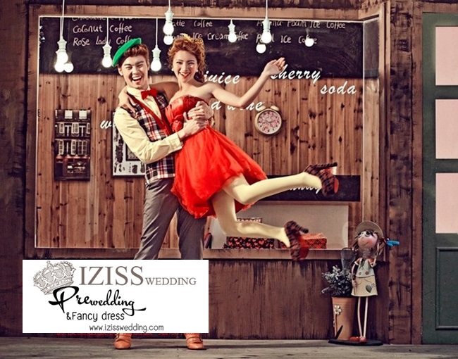 PW216 - Pre order ชุดคู่ถ่ายพรีเวดดิ้ง (prewedding dress) & ชุดแต่งงานแฟนซี (Fancy wedding dress)ชายหญิง "ธีมสีแดง-เหลือง"