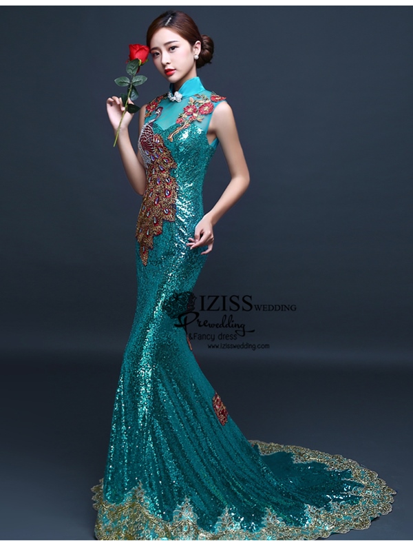 PW531 - **พรีออเดอร์มีสีชมพู แดง เขียวและสีน้ำเงินค่ะ** ชุดกี่เพ้าเลื่อมสีชมพูแขนสั้นประดับลายนกยูง ชุดยกน้ำชา ชุดคู่ถ่ายพรีเวดดิ้ง (prewedding dress) & ชุดแต่งงานแฟนซี (Fancy wedding dress)ชายหญิง "ธีมสีชมพู"