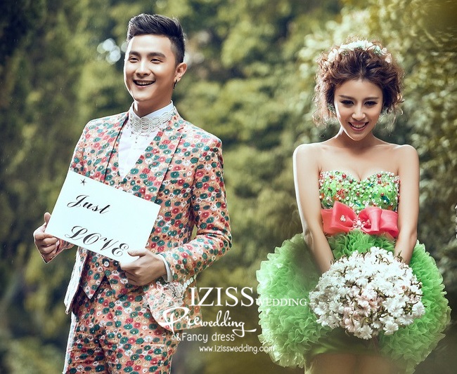 PW223 - Pre order ชุดคู่ถ่ายพรีเวดดิ้ง (prewedding dress) & ชุดแต่งงานแฟนซี (Fancy wedding dress)ชายหญิง "ธีมสีเขียว-ลายกราฟฟิค"