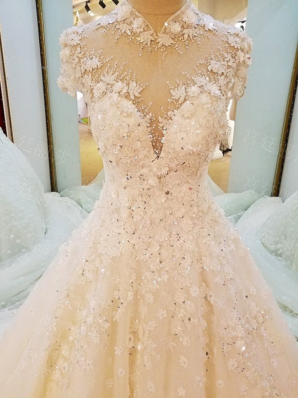 BRL071 **พรีออเดอร์**ชุดแต่งงานหรูหราประดับดอกไม้ผสมเพชรและคริสตัล สวยงามดุจเจ้าหญิง