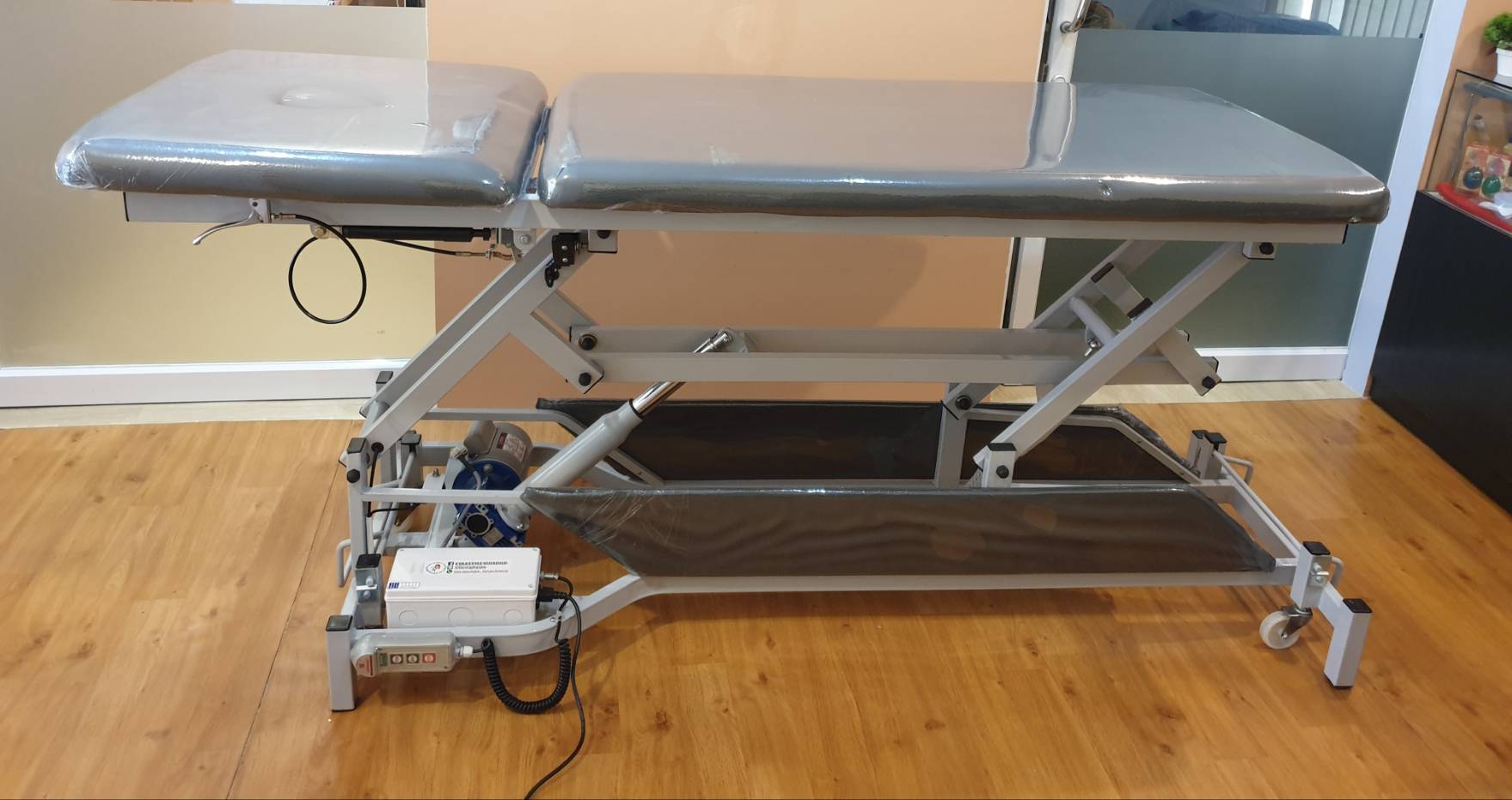 เตียงกายภาพไฟฟ้า 2 ตอน Mobilization Hand swicth รุ่น OT059