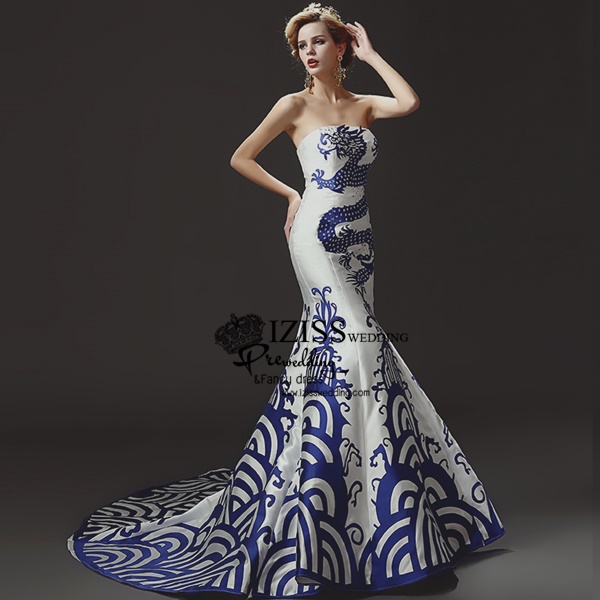 PW536 - **พรีออเดอร์มีสีน้ำเงินมังกรขาวกับสีขาวมังกรสีน้ำเงินค่ะ** ชุดกี่เพ้าสีน้ำเงินลายมังกรสีขาวแขนสั้น ชุดยกน้ำชา ชุดคู่ถ่ายพรีเวดดิ้ง (prewedding dress) & ชุดแต่งงานแฟนซี (Fancy wedding dress)ชายหญิง "ธีมสีน้ำเงิน"