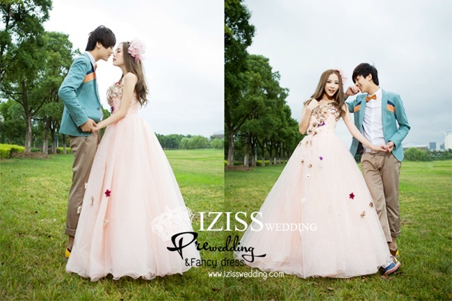 PW124 **พรีออเดอร์** ชุดคู่ถ่ายพรีเวดดิ้ง (prewedding dress) & ชุดแต่งงานแฟนซี (Fancy wedding dress)ชายหญิง "ธีมสีเขียว-โอโรส"