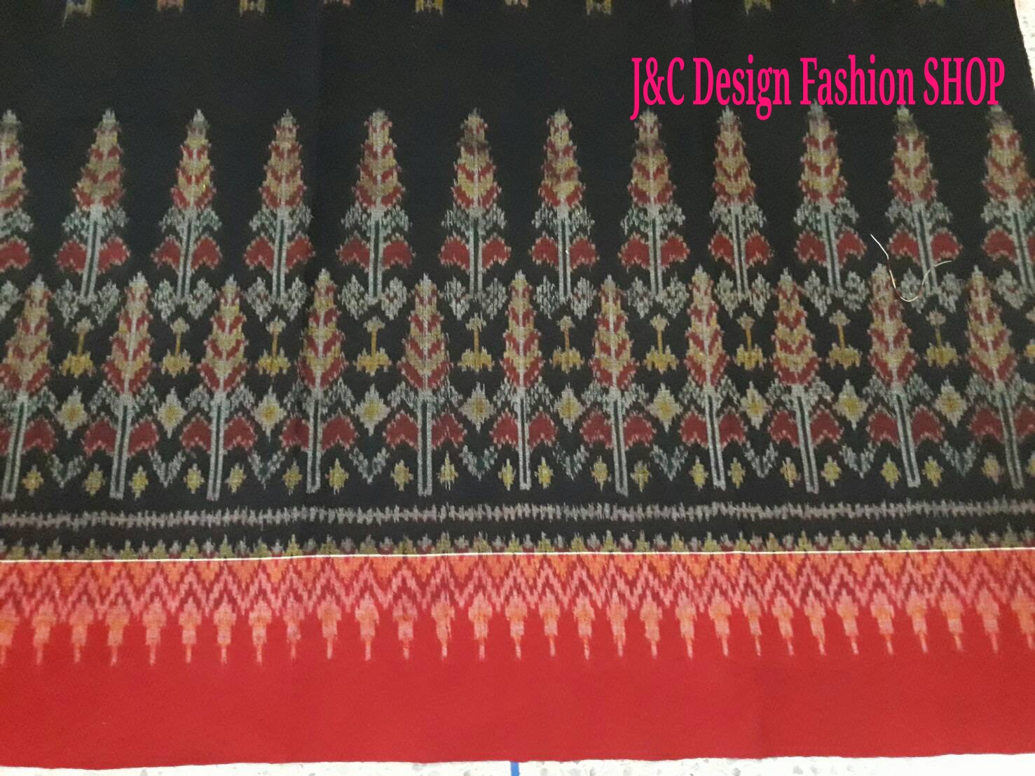 ผ้าซิ่นมัดหมี่ตีนแดง ผ้าซิ่นตีนแดง ผ้าถุงฝ้ายมัดหมี่ตีนแดง ผ้าทอพื้นเมืองบุรีรัมย์ ลายขอนาคเล็ก อัปสรา 2 เมตร