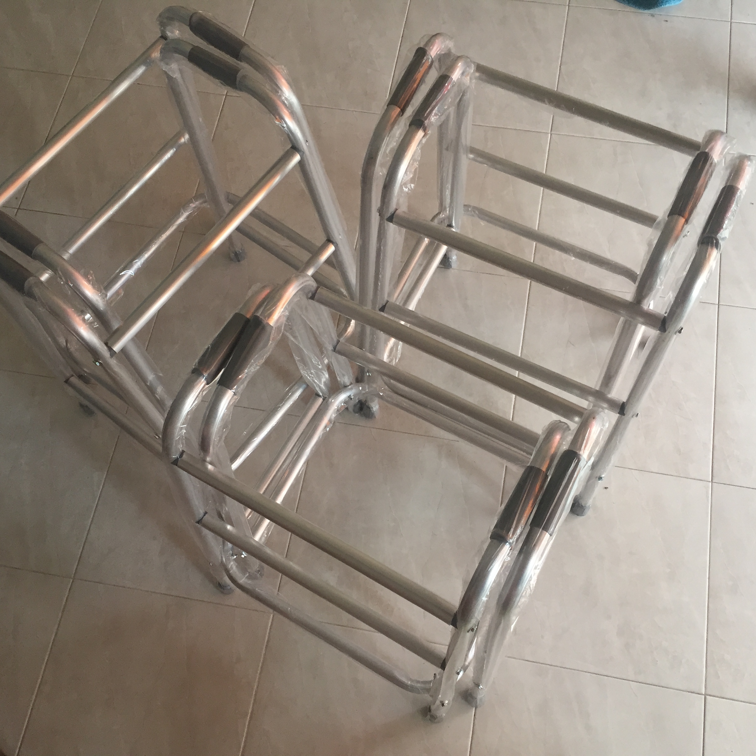 ช่วยเดินไม้เท้า 4 ขา / Walker/ เครื่องช่วยเดินชนิด 4 ขา