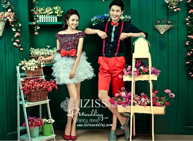 PW055 - **เลิกผลิตค่ะ** ชุดคู่ถ่ายพรีเวดดิ้ง (prewedding dress) & ชุดแต่งงานแฟนซี (Fancy wedding dress)ชายหญิง "ธีมลายดอกไม้แดง-ดำ"