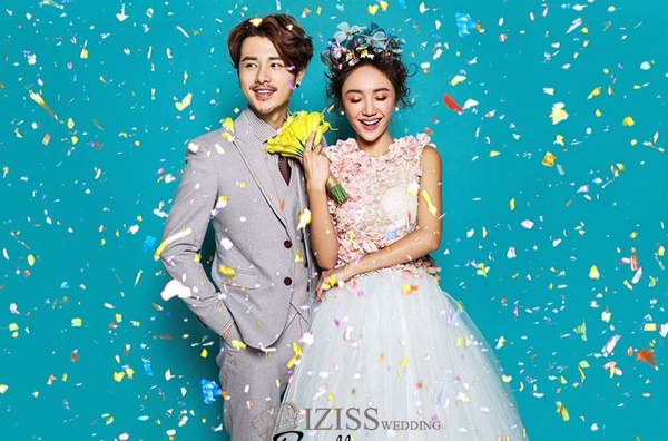 ST041- **พรีออเดอร์**สูทผู้ชายสีเทาแขนยาว พร้อมกางเกง ชุดสูทเจ้าบ่าว สูทแฟนซี ถ่ายพรีเวดดิ้ง & ชุดแต่งงานแฟนซี (Fancy wedding dress) สูทผู้ชายสีเทา