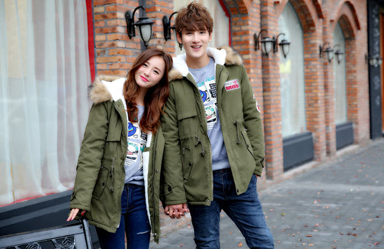 พร้อมส่ง เสื้อโค้ทผู้ชาย เสื้อกันหนาว เสื้อกันลม สีเขียว ตัวยาว มีฮู้ดแต่งขนสัตว์เทียม ด้านในบุขนสัตว์ ใส่ไปต่างประเทศได้ ใส่อุ่น