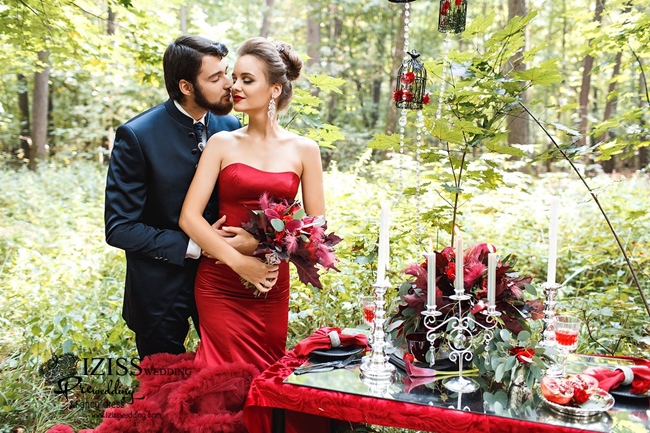 PW403- **พรีออเดอร์เพาะชุดผู้หญิง**ชุดคู่ถ่ายพรีเวดดิ้ง (prewedding dress) & ชุดแต่งงานแฟนซี (Fancy wedding dress)ชายหญิงสไตล์เจ้าชายเจ้าหญิง "ธีมสีน้ำเงิน"