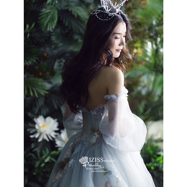 PW627 **พร้อมส่งชุดพรีเวดดิ้งผู้หญิงสีฟ้า** ชุดคู่ถ่ายพรีเวดดิ้ง (prewedding dress) & ชุดแต่งงานแฟนซี (Fancy wedding dress)ชายหญิง "ธีมสีฟ้า"