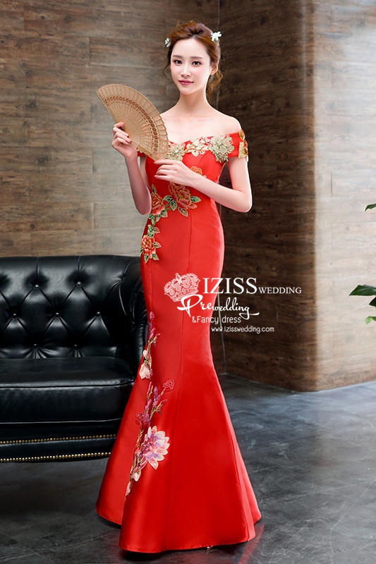 PW514 - **พร้อมส่งสีแดง สีฟ้าและทองค่ะ** ชุดกี่เพ้าสีแดง ชุดคู่ถ่ายพรีเวดดิ้ง (prewedding dress) & ชุดแต่งงานแฟนซี (Fancy wedding dress)ชายหญิง "ธีมสีแดง"