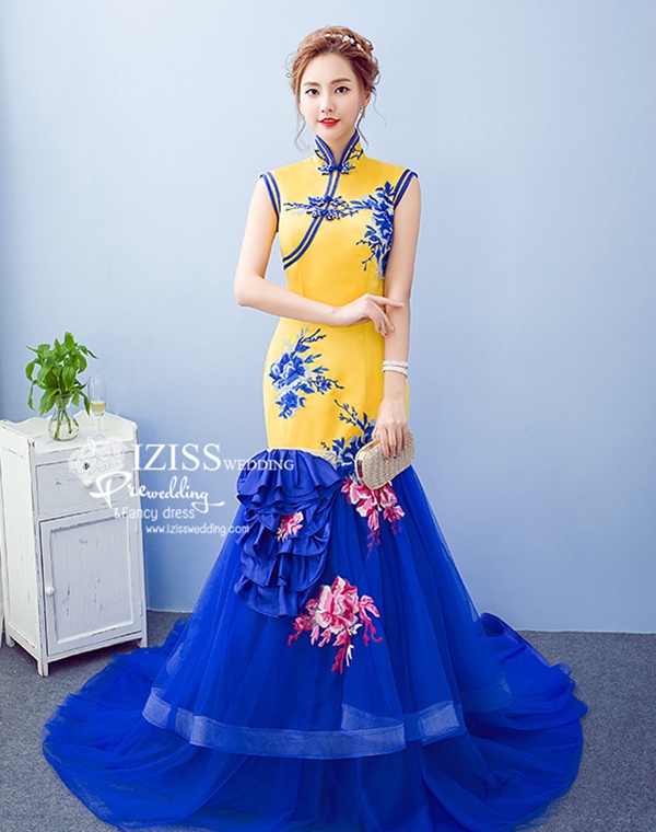 PW500 - **พรีออเดอร์** ชุดกี่เพ้าสีเหลืองสลับน้ำเงิน ชุดคู่ถ่ายพรีเวดดิ้ง (prewedding dress) & ชุดแต่งงานแฟนซี (Fancy wedding dress)ชายหญิง "ธีมสีเหลืองน้ำเงิน"
