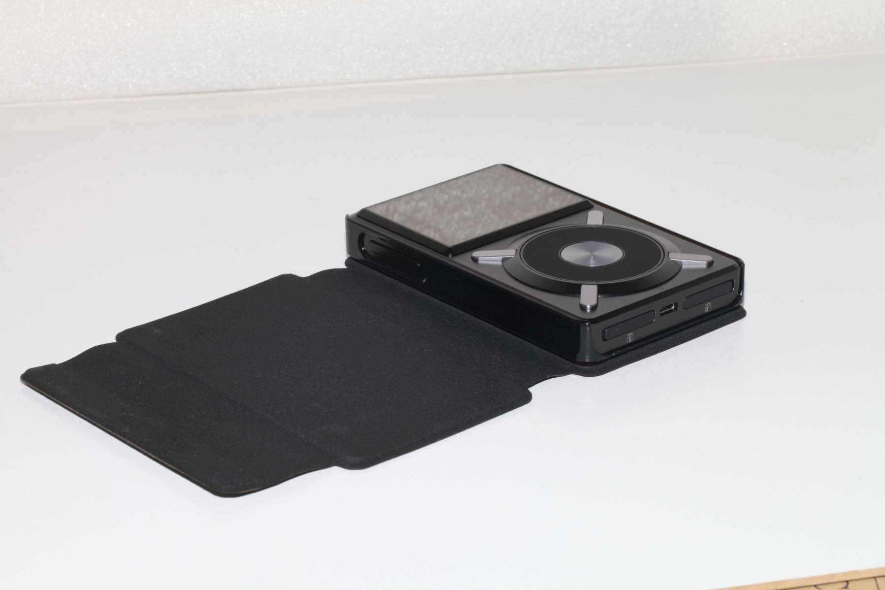 ขาย FiiO HS9 เคสหนังแบบFlip Case อย่างดีสำหรับ FiiO X5 โดยเฉพาะ บางเบา สะดวกต่อการใช้งาน