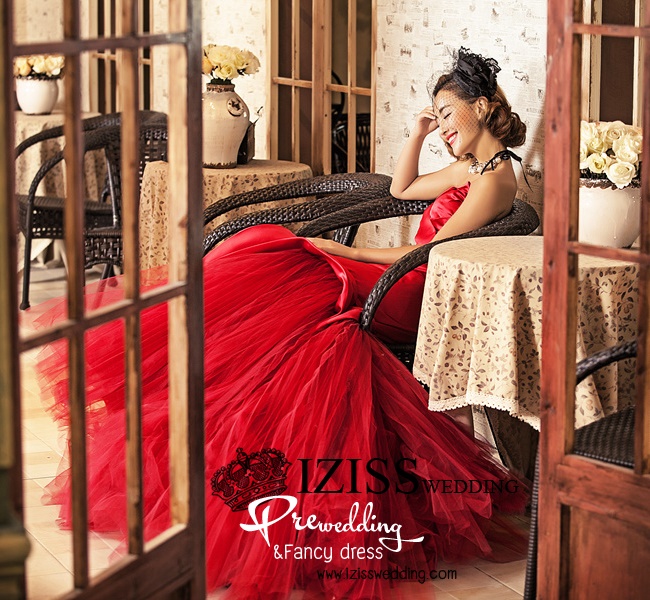PW258- **พรีออเดอร์ค่ะ** ชุดคู่ถ่ายพรีเวดดิ้ง (prewedding dress) & ชุดแต่งงานแฟนซี (Fancy wedding dress)ชายหญิง "ธีมสีแดง"