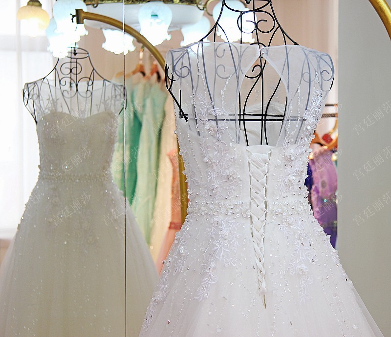 BRL029 **พรีออเดอร์**ชุดแต่งงานหรูหราประดับดอกไม้ผสมเพชรและคริสตัล สวยงามดุจเจ้าหญิง