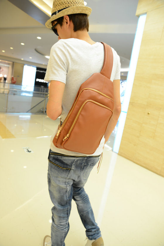 กระเป๋าแฟชั่น กระเป๋าคาดอก พร้อมส่ง หนังสีน้ำตาลเรียบ ขนาดกลาง ปรับสายได้ ช่องใส่ของ 2 ซิป เท่ห์แบบเรียบๆ