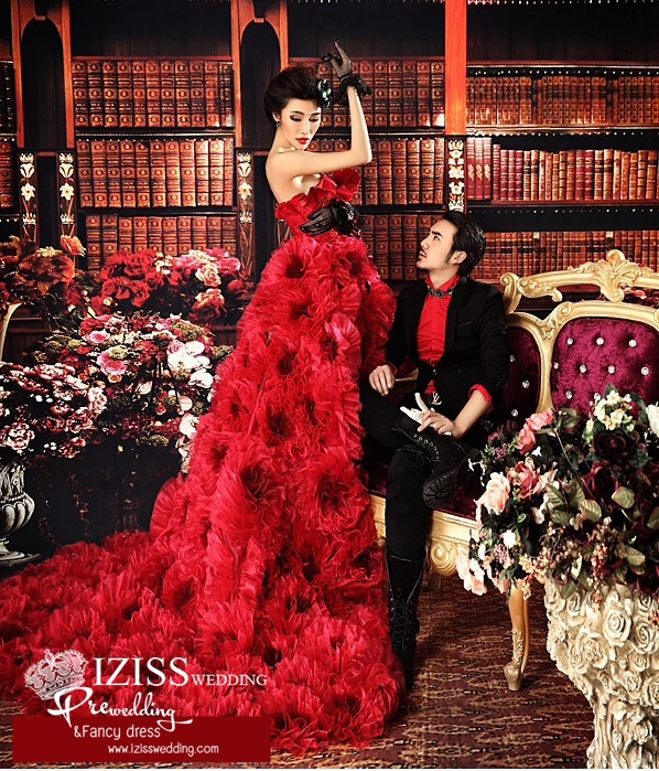 PW341-**พรีออเดอร์**ชุดคู่ถ่ายพรีเวดดิ้ง (prewedding dress) & ชุดแต่งงานแฟนซี (Fancy wedding dress)ชายหญิง "ธีมสีแดง-ดำ"