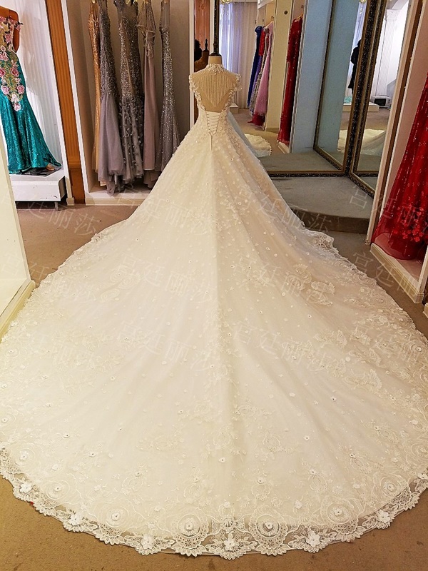 BRL071 **พรีออเดอร์**ชุดแต่งงานหรูหราประดับดอกไม้ผสมเพชรและคริสตัล สวยงามดุจเจ้าหญิง