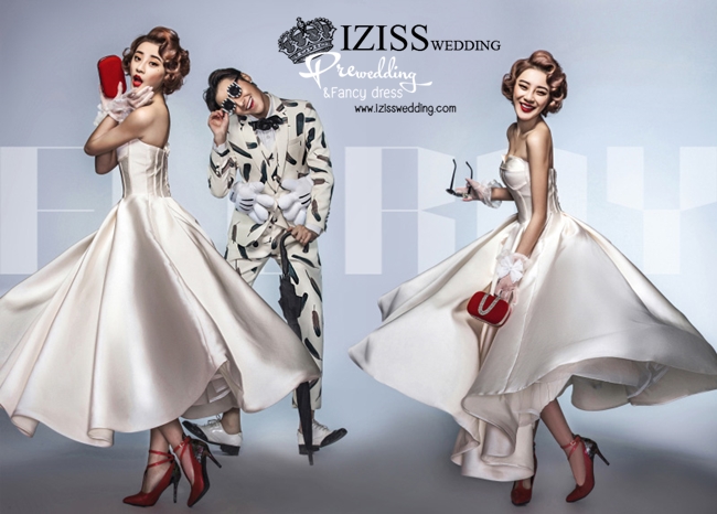 PW333- **พร้อมส่งทั้งเซ็ทค่ะ** ชุดคู่ถ่ายพรีเวดดิ้ง (prewedding dress) & ชุดแต่งงานแฟนซี (Fancy wedding dress)ชายหญิง "ธีมสีขาว-ขาวลายขนนก"
