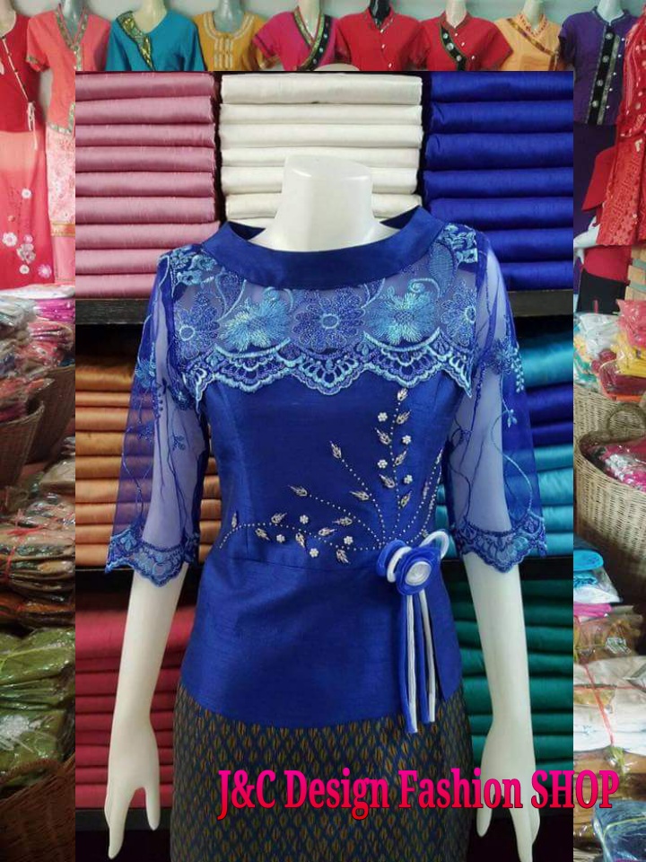 เสื้อผ้าไทยสีน้ำเงินแต่งลูกไม้ เสื้อผ้าไหมแต่งลูกไม้ เสื้อใส่ผ้าซิ่นสีน้ำเงิน เสื้อผ้าฝ้ายสีน้ำเงินปักมุก
