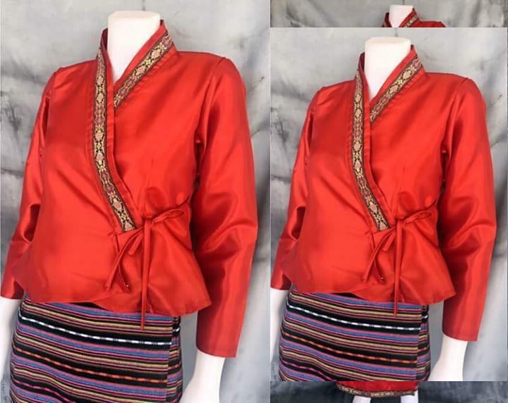 เสื้อผ้าไทยพื้นเมืองสไตน์เจ้านางสีแดง #เสื้อผ้าไหมจีนสีแดง เสื้อ #เสื้อทำงานผ้าไทย #เสื้อผ้าไหมจีนสีแดงปักกุ้นป้ายผูก