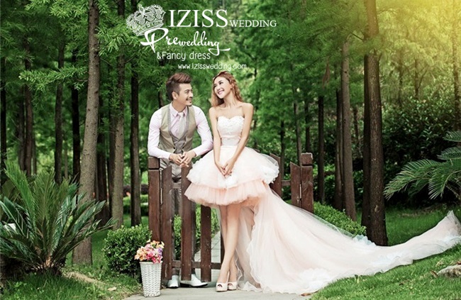 PW053 - **พร้อมส่งเฉพาะชุดผญ.ค่ะ** ชุดคู่ถ่ายพรีเวดดิ้ง (prewedding dress) & ชุดแต่งงานแฟนซี (Fancy wedding dress)ชายหญิง "ธีมสีขาวพีช"